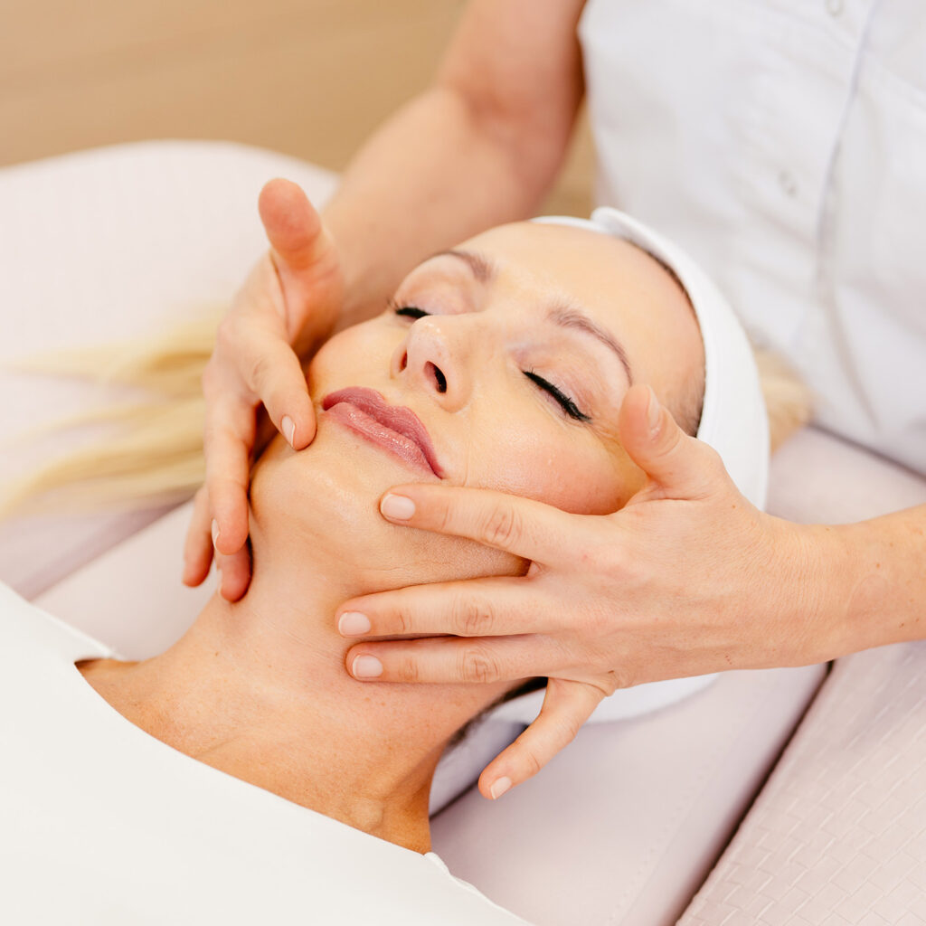 Lamare • Praxis für Plastische & Ästhetische Chirurgie - Gesicht, Ohne Operation, Botulinumtoxin zur Faltenbehandlung, Faltenbehandlung mit Hyaluronsäure, Bruxismus mit Botolinumtoxin, HArmonyCA Behandlung, Medical Needling, Lippenbehandlung mit Hyaluronsäure, PRP-Therapie (Vampirlifting), Skinbooster, Polynucleotide Behandlung, Radiofrequenz-Needling, Fokussierter Ultraschall (HIFU – High Intensity Focused Ultrasound)