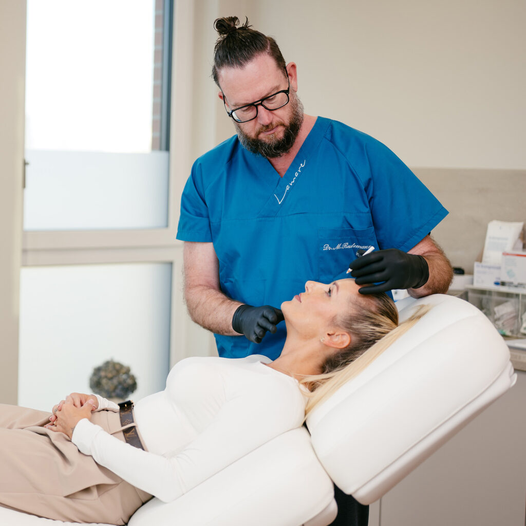 Lamare • Praxis für Plastische & Ästhetische Chirurgie - Dr. med. Mathias Reutemann, Facharzt für Plastische und Ästhetische Chirurgie, Gesicht, Operation, Oberlidstraffung / Blepharoplastik, Unterlidstraffung (Tränensäcke), Facelift und Mittelgesichtslift, Halslift, Ohrkorrektur (Otoplastik), Augenbrauenlift, Bullhorn lip lift, Medical Needling / Eigenfettbehandlung, Phenol Peeling (Croton Oil Peel)